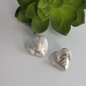 🌻3 for $18 Vintage 80's Silver Puffy Heart Earrings
